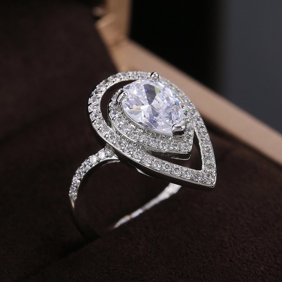 Elegant Silver Teardrop Ring - Picture 7 of 9